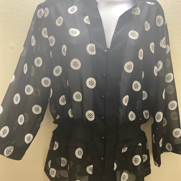 Button up Top - Excellent Pre-loved Condition. - Picture 3 of 6